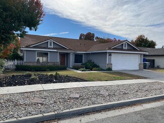 2586 Barstow Ave, Clovis, CA 93611