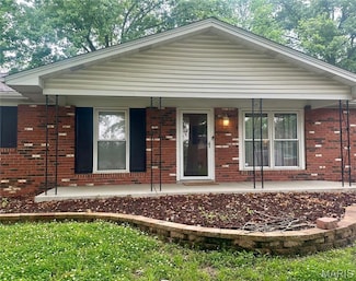 1689 Heffington Dr, Chesterfield, MO 63017