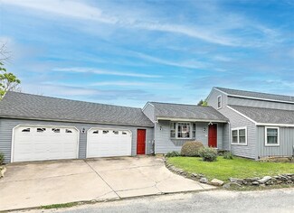 25 Mitchell Ave, Wakefield, RI 02879