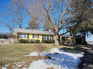 1242 Holly Dr, Springfield, OH 45504