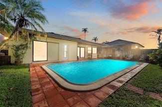 4300 NW 7th Ct, Plantation, FL 33317
