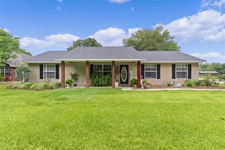 352 Carriage Ln, Lady Lake, FL 32159