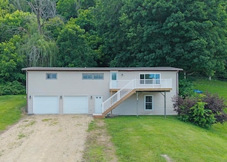 903 Stone St, Bellevue, IA 52031