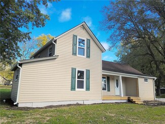607 E 2nd Ave, Garnett, KS 66032
