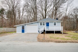 2 Lindberg Ave, Bristol, RI 02809