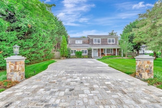 51 Halsey Rd, Remsenburg, NY 11960