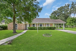 19 Bay Harbor Dr, La Porte, TX 77571