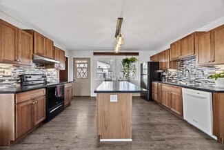 907 Cheyenne Rd NW, Cedar Rapids, IA 52405