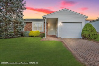 6 Lakeview Dr, Marlboro, NJ 07746