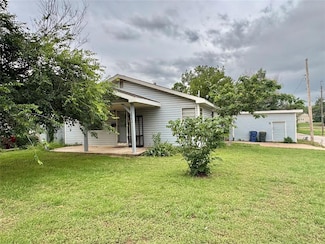 1502 S 12th St, Chickasha, OK 73018