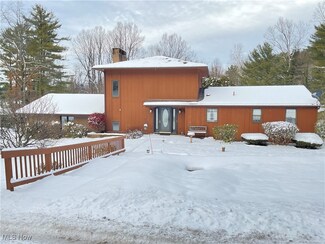 9275 Lakewood Dr NE, Mineral City, OH 44656
