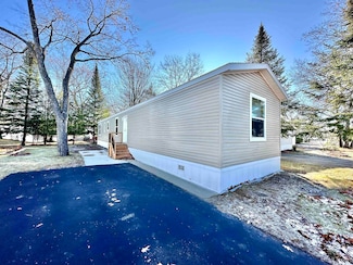 2722 S Hill Rd, Gladstone, MI 49837