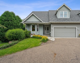 4584 Lake Ct, Saint Paul, MN 55110