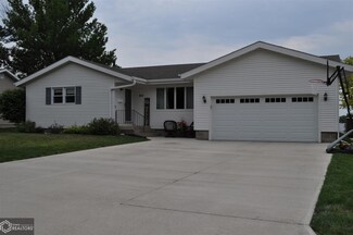 814 Woodland Dr, Carroll, IA 51401