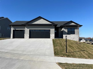 1415 Legend Dr, Tiffin, IA 52340