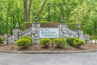 27 Garden Ct, Succasunna, NJ 07876