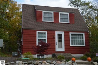 110 Park Dr, North Port, MI 49670