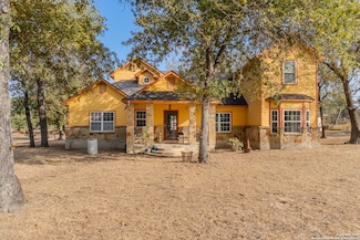 102 E Road Runner Dr, Somerset, TX 78069