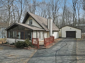 3509 Peak Dr, Tobyhanna, PA 18466