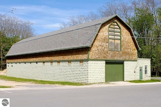 11712 S Lake St, Empire, MI 49630