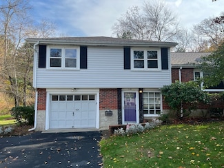 110 Country Ln, Westwood, MA 02090
