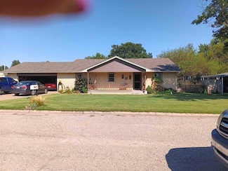 304 N Summit St, Tonkawa, OK 74653