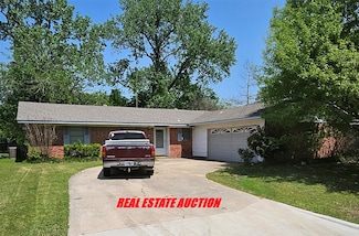 1409 Lynwood St, Gainesville, TX 76240