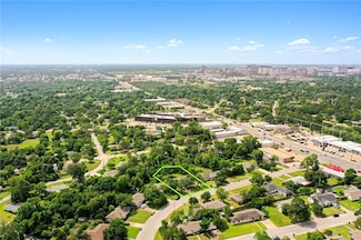 713 Broadmoor Dr, Bryan, TX 77802