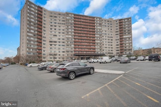 5340 Holmes Run Pkwy Unit 700, Alexandria, VA 22304