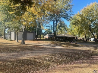 211 Columbia St, Oskaloosa, KS 66066