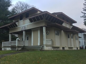 427 Moores River Dr, Lansing, MI 48910