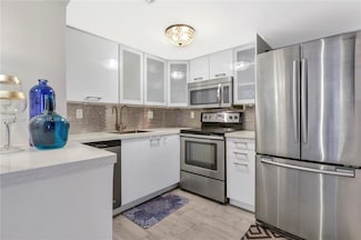 2600 Collins Ave Unit 204, Miami Beach, FL 33140