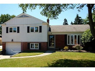 309 Hawthorne Ln, Rossford, OH 43460