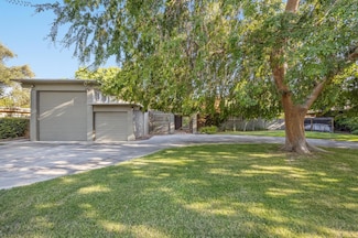 1095 W San Ramon Ave, Fresno, CA 93711