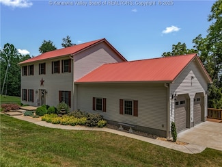 1437 Statts Mills Rd, Ripley, WV 25271