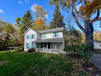 24752 Peavine St, Cassopolis, MI 49031