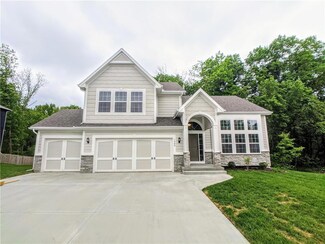 605 E 11th St, Kearney, MO 64060