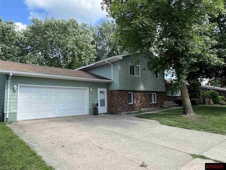 1140 9th St N, Saint James, MN 56081