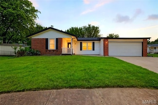 683 Greenholme Ct, Fenton, MO 63026