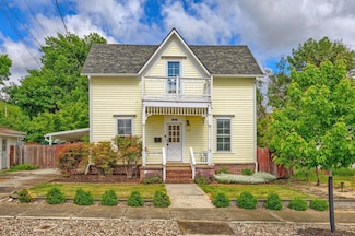 173 Helman St, Ashland, OR 97520