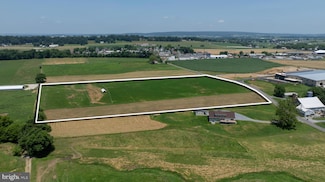 35 N Kinzer Rd, Paradise, PA 17562
