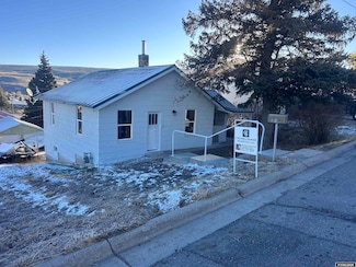 324 Cedar Ave, Kemmerer, WY 83101