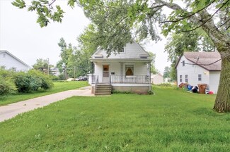 927 Center St, Grinnell, IA 50112