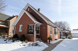 220 N Ellsworth St, Naperville, IL 60540