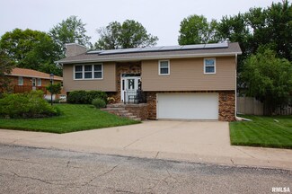 107 Castle Dr, Dunlap, IL 61525