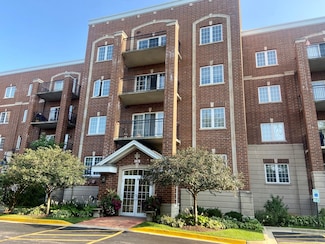 1479 N Milwaukee Ave Unit 203, Libertyville, IL 60048