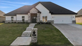1274 Bourbon St, Bridge City, TX 77611