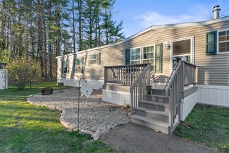 15 Ryefield Dr, Old Orchard Beach, ME 04064