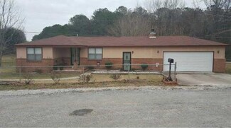 30 Bay St, Tuskegee, AL 36083