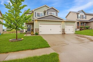 1230 Blue Bonnet Dr, Carlisle, IA 50047